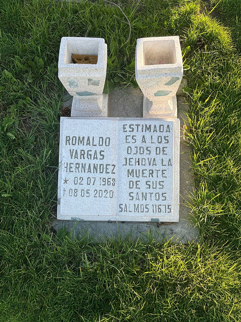 Romaldo Vargas Hernandez's grave. Photo 1